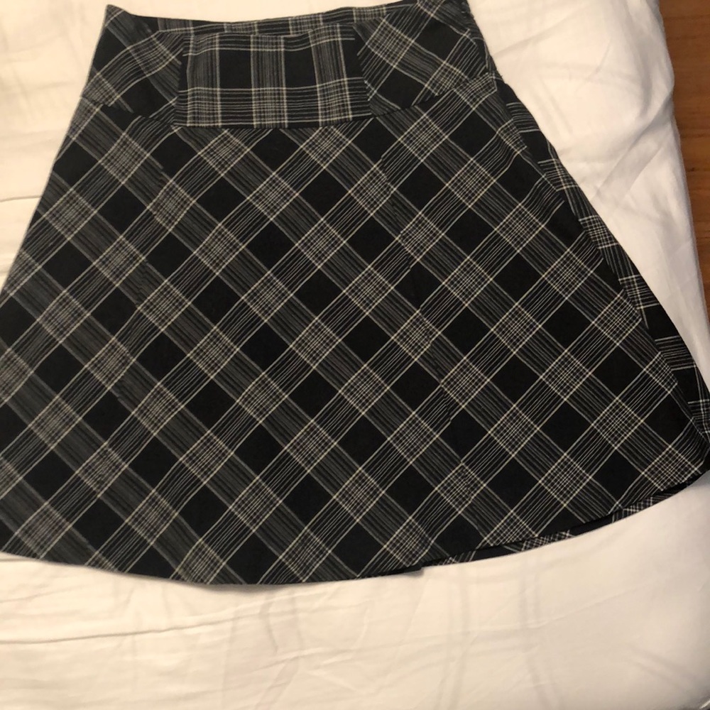 Woman’s merona skirt.